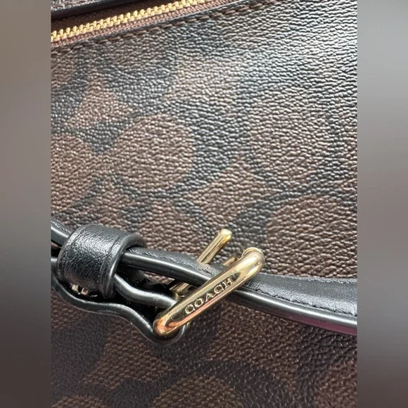 100% Authentic Coach Crossbody Bag - Picture 4 of 12